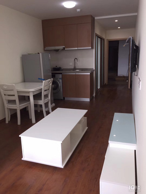 臨平歡樂城公寓 拎包入住，月租2200元，都市生活的理想選擇